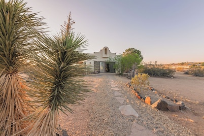 Hot Tub, Stargazing and Amazing Desert Views