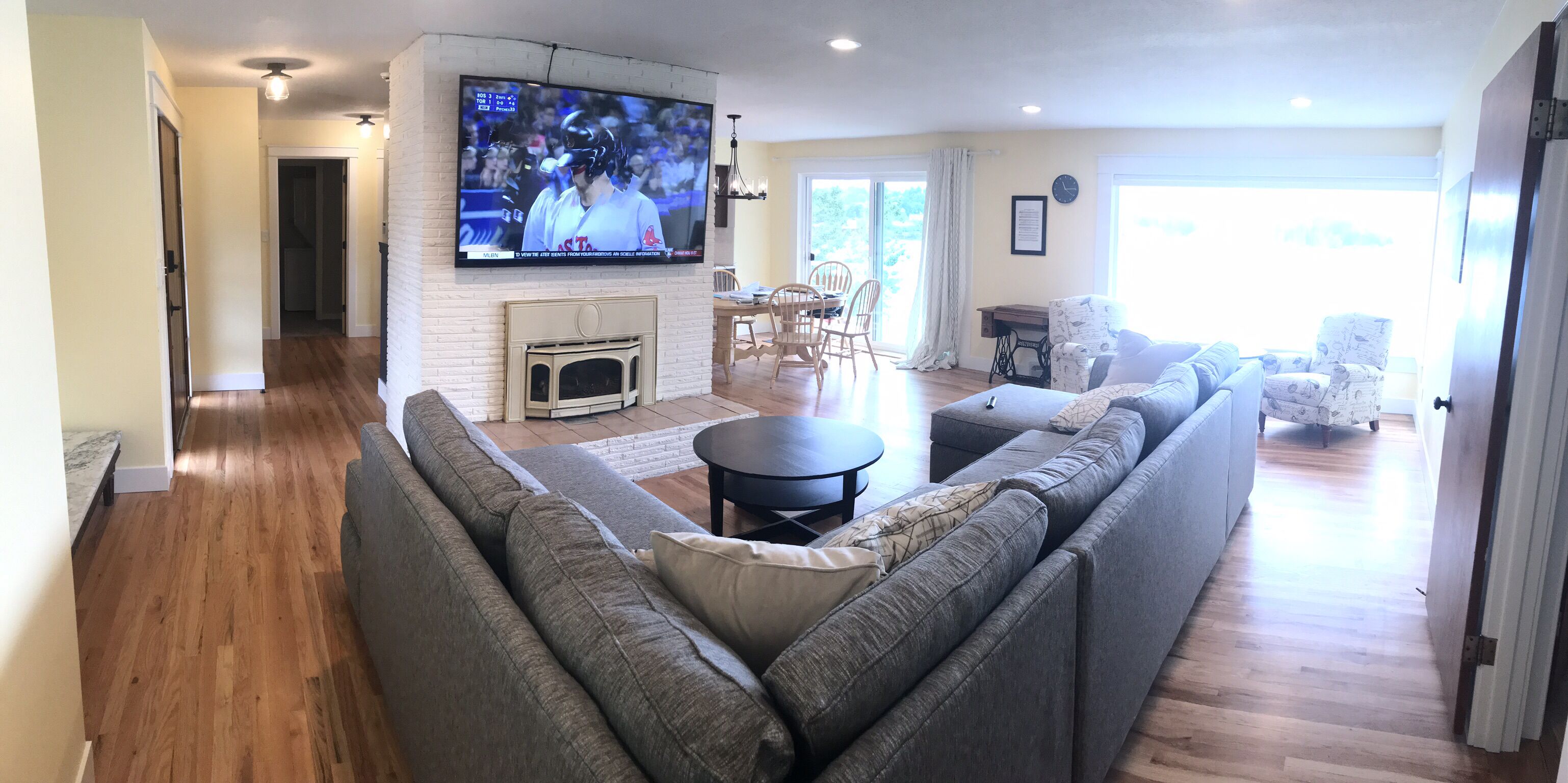 Willamette riverfront  with stunning view near downtown Milwaukie and Sellwood