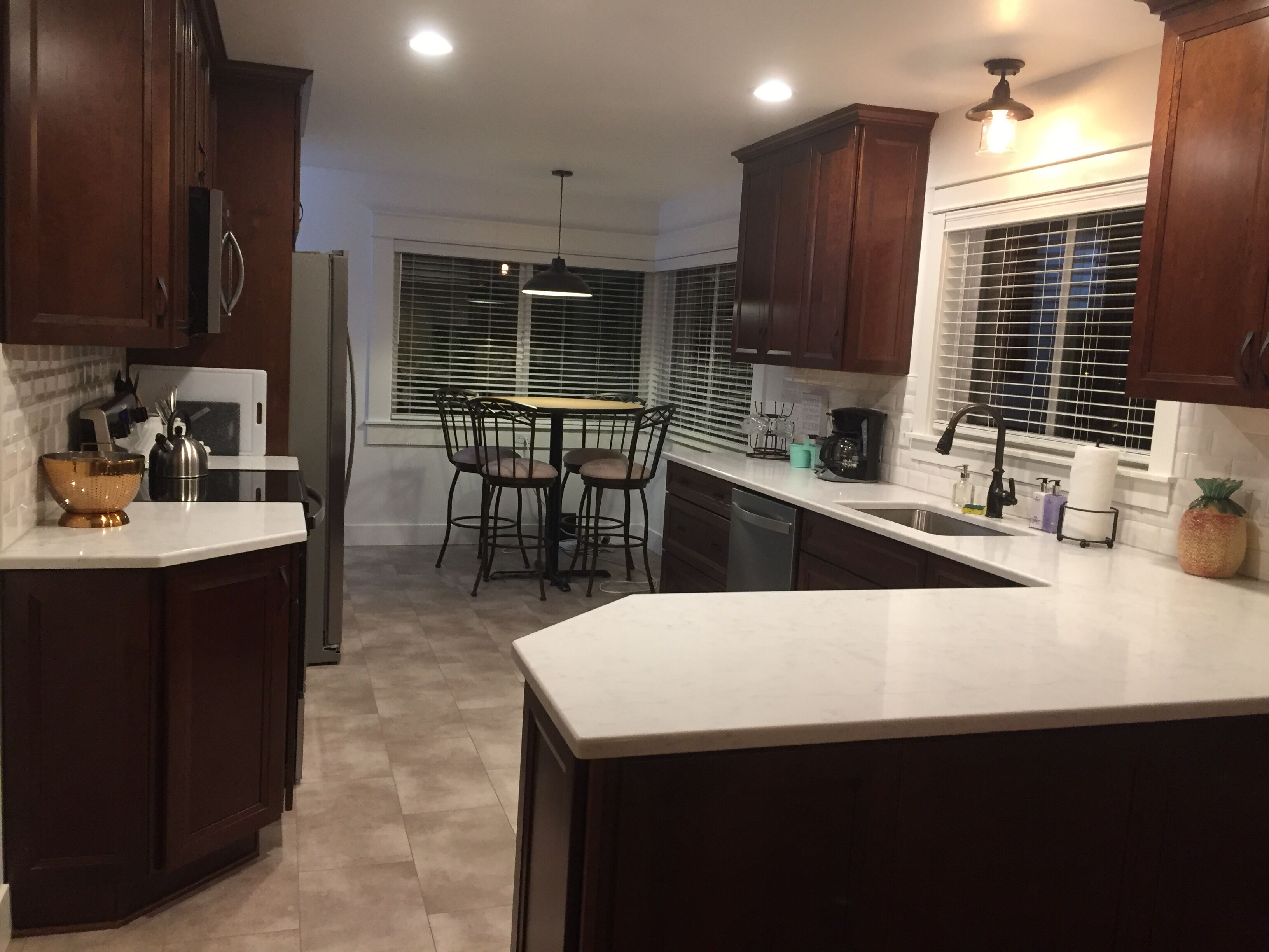 Willamette riverfront  with stunning view near downtown Milwaukie and Sellwood