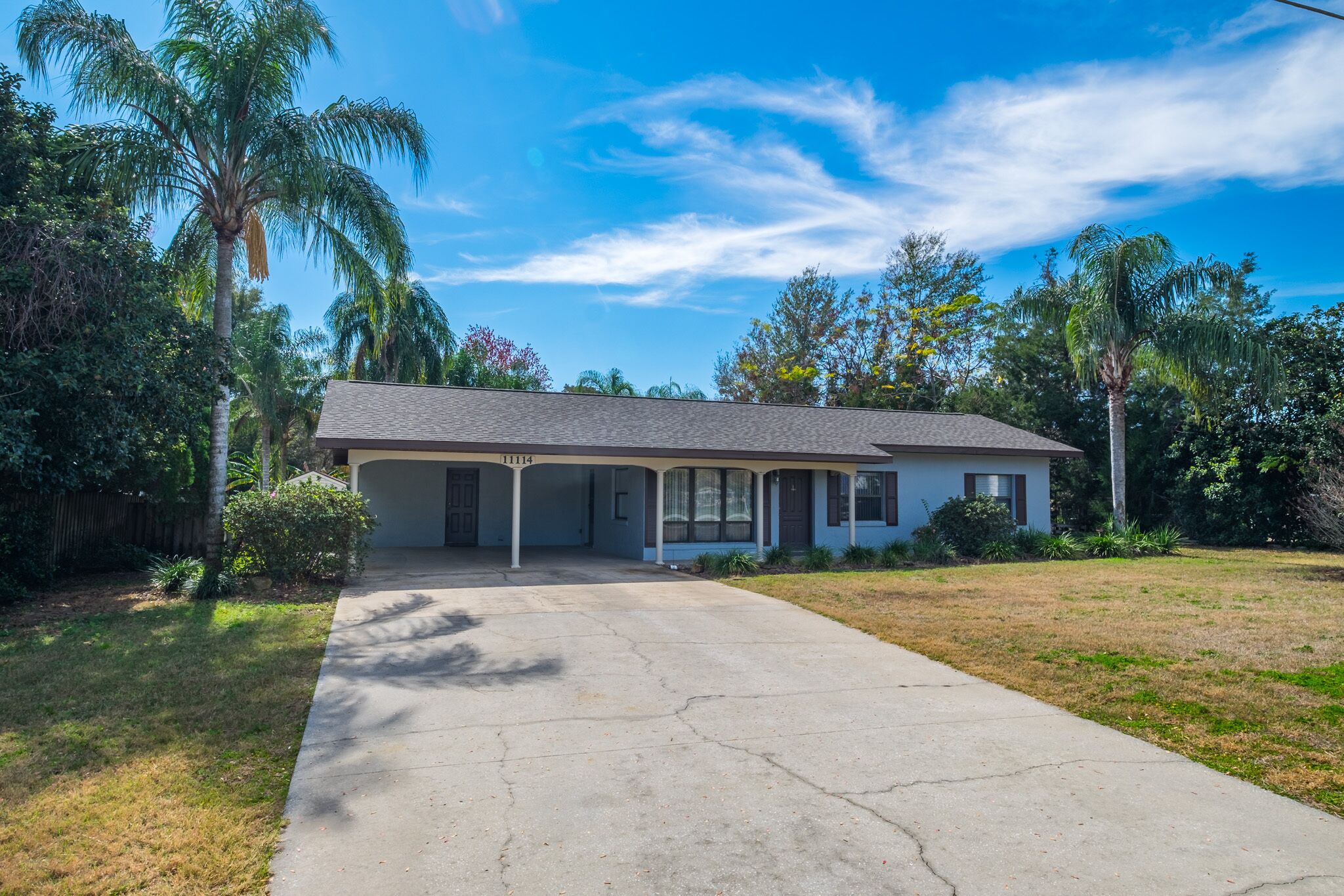 Canal Front Home on the Harris Lake Chain!