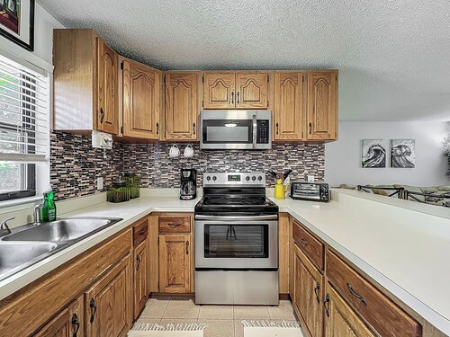 Canal Front Home on the Harris Chain of Lakes!