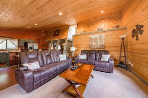 Télévision, cheminée, livres