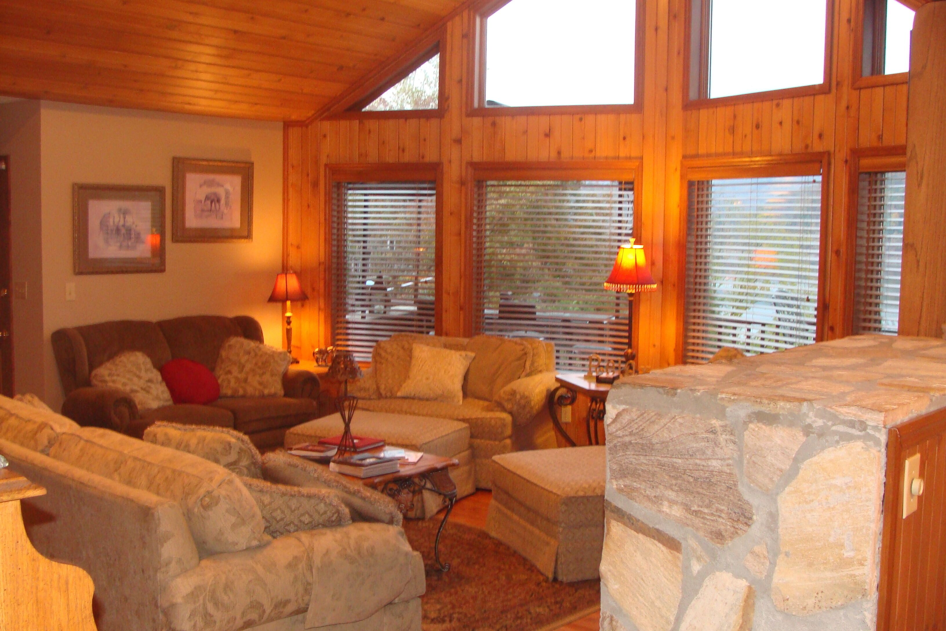 Social Distancing at its BEST on Lake near Creeper Tr- Hot Tub, Firepit, Pontoon