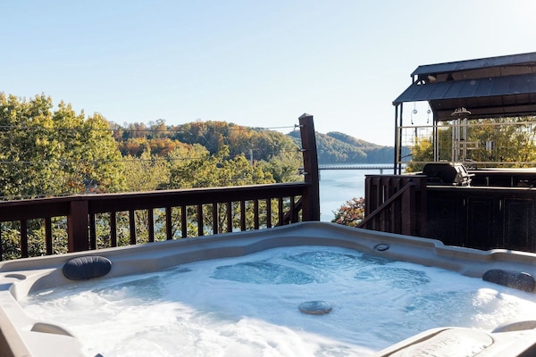 Baignoire à remous extérieure