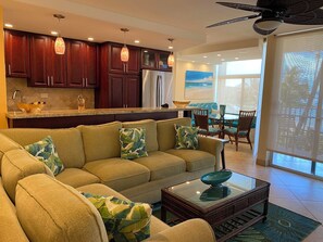 Una televisión, un reproductor estéreo