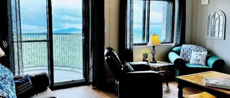 Smart TV, fireplace, DVD player