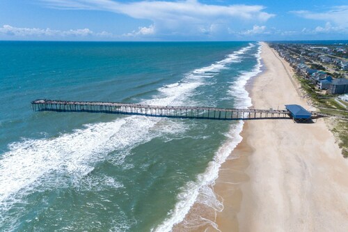 Oceanfront Dog Friendly Home with Easy Beach Access, Grill, and Smart TVs