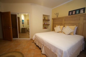 3 Schlafzimmer, Zimmersafe, Schreibtisch, Bügeleisen/Bügelbrett
