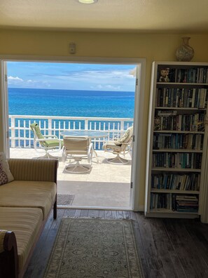 Smart TV, books, music library, video library - VRBOs Top Rated 2025 Hawaiian Oceanfront Pool 4Bdrm Home Feb4-11/15 Apr28/29May7 (Kailua-Kona)