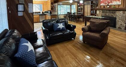 Spacious Wooden Cabin, Next To Golf Course, River, and Trails - sleep 10
