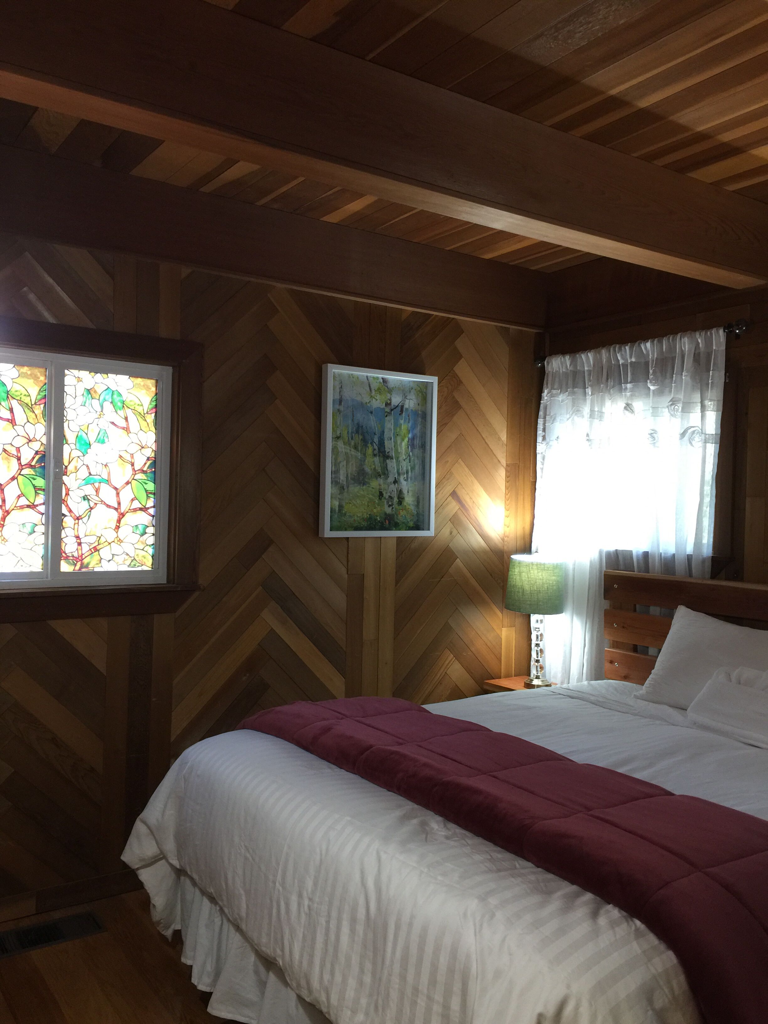 Newly renovated Spacious Wooden Cabin, Next To Golf Course, River, Trails