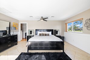 5 habitaciones, caja de seguridad en la habitación y escritorio 