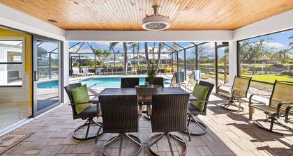 5 Bedroom Saltwater Pool Home W/Kayaks, Bikes and BOAT!
Check out November!
