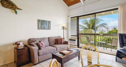 2BR Ocean/Mtn Views, Across from Beach, AC in bedroom, Last Minute Deals!