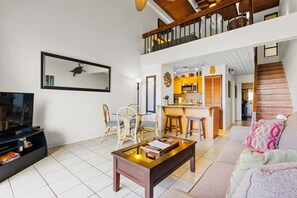 TV - 2BR Ocean/Mtn Views, Across from Beach, AC in bedroom, Last Minute Deals! (Kihei)