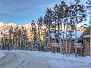 Exterior - Big Sky Vacation Rentals: Cowboy Suite 7A (Big Sky)