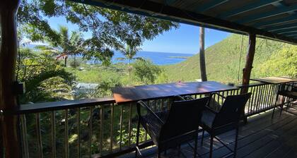 Cottage with Amazing View, Minutes to Dolphin Swimming, Very Private, Affordable