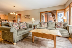 Smart TV, fireplace, DVD player, books