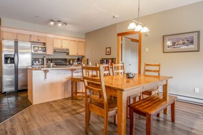 Dining - Rocky Mountain Gem - 3BD Condo Downtown Canmore! (Canmore)