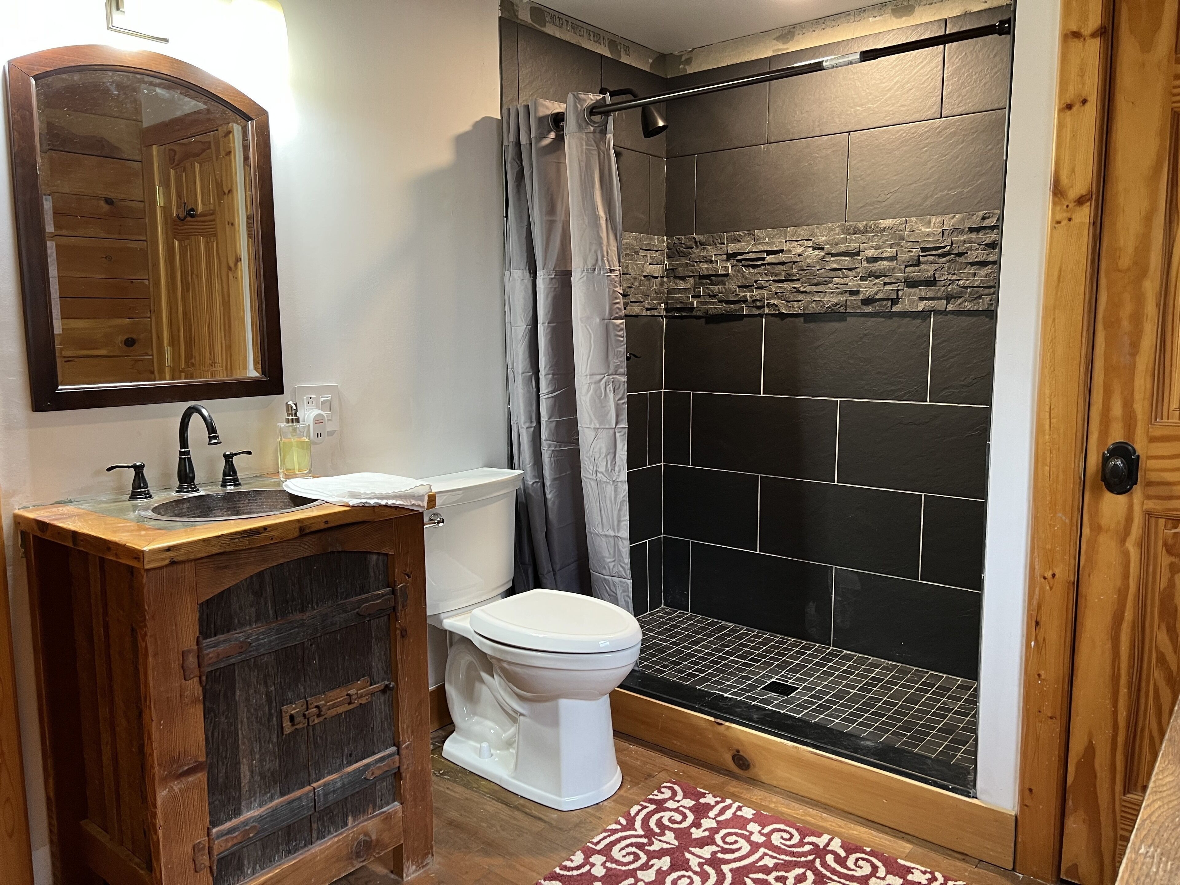 *MUST SEE*  Cozy Log Cabin with Amazing Mountain Views