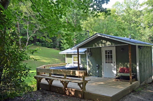 Hot Tub And Deck Along Creek,  Pet friendly, Close To NOC, Tsali, And Dragon