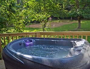 Outdoor spa tub - Hot Tub And Deck Along Creek,  Pet friendly, Close To NOC, Tsali, And Dragon (Almond)