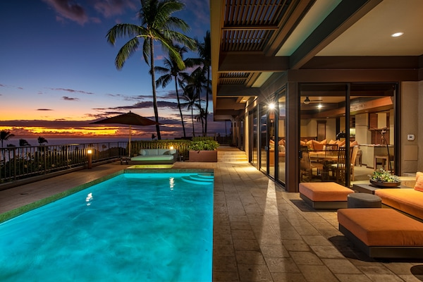 Outdoor lounge