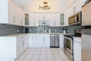 Fridge, microwave, oven, stovetop - Angler's Dream charming 2-bedroom, 2-bath half duplex, just minutes from beautiful Sombrero Beach! (Marathon)