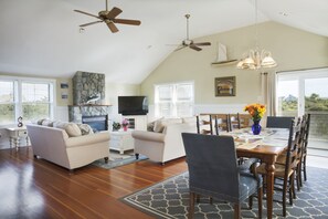 تلفزيون ذكي، مدفأة، ألعاب فيديو، مشغل دي في دي