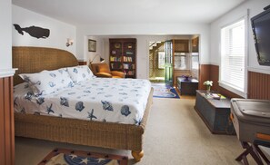 4 عدّة غرف نوم وخزنة داخل الغرفة ومكتب ومكواة/لوح كي