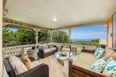 Charming Holualoa Ranching-Era Estate near Kailua and Keauhou. Away from it all!