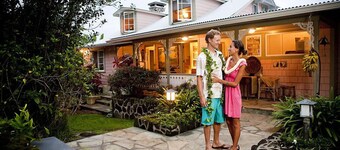 Charming Holualoa Ranching-Era Estate near Kailua and Keauhou. Away from it all!