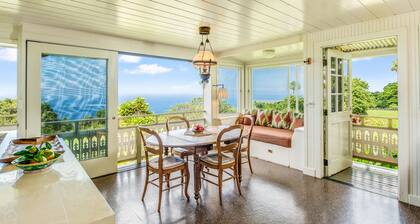 Charming Holualoa Ranching-Era Estate near Kailua and Keauhou. Away from it all!