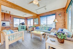 Een televisie, een dvd-speler, boeken en een filmbibliotheek