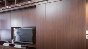 Deluxe Townhome, 1 Bedroom, City View | Television - gorgeous star house (Kyoto)