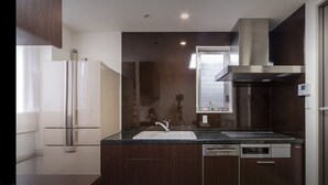 Deluxe Townhome, 1 Bedroom, City View | Private kitchenette | Fridge, microwave, stovetop, cookware/dishes/utensils - gorgeous star house (Kyoto)