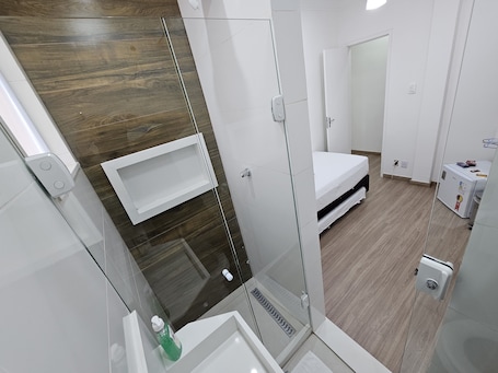 Classic Room | Bathroom. Quarto privativo em condomínio