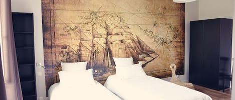 Double Room, 2 Bedrooms, Connecting Rooms, Garden View | Blackout drapes, bed sheets