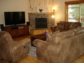 Smart TV, fireplace, DVD player, books - Get ready for Winter! Book your ski vacation now!! (Mt Crested Butte)