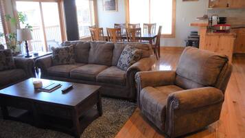 Smart TV, fireplace, DVD player, books