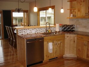 Fridge, microwave, oven, stovetop - Get ready for Winter! Book your ski vacation now!! (Mt Crested Butte)