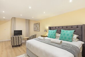 8 bedrooms, iron/ironing board, free WiFi, bed sheets