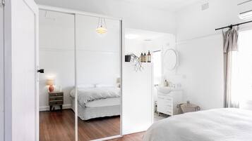 5 bedrooms, desk, iron/ironing board, travel cot