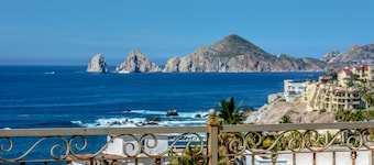Cabo Hacienda w/ Private Pool & Rooftop Terrace!