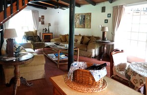 Interior - Treetops Holiday Home (Nkomazi)