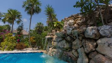 Outdoor pool, sun loungers