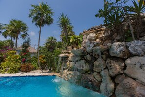 Outdoor pool, sun loungers - Beachfront Villa with pool & waterfall: Gorgeous sandy beach (Tulum)