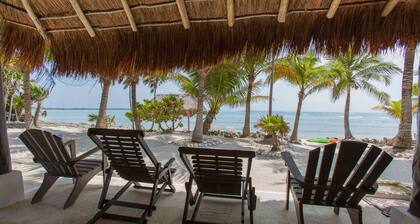 Beachfront Villa with pool & waterfall: Gorgeous sandy beach