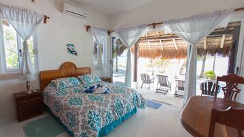 4 bedrooms, in-room safe, desk, travel crib