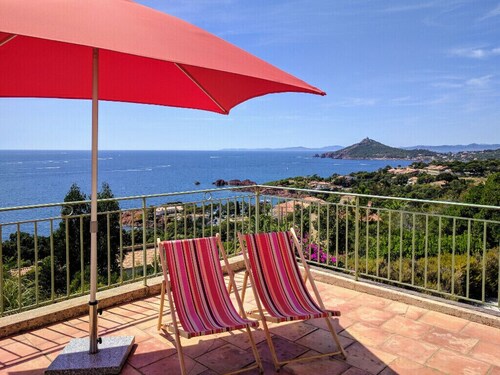 Residential villa with big swimming-pool in Antheor, Southern France